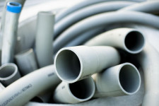 Установка пластиковых труб для системы конденсации: улучшение безопасности и качества жизни