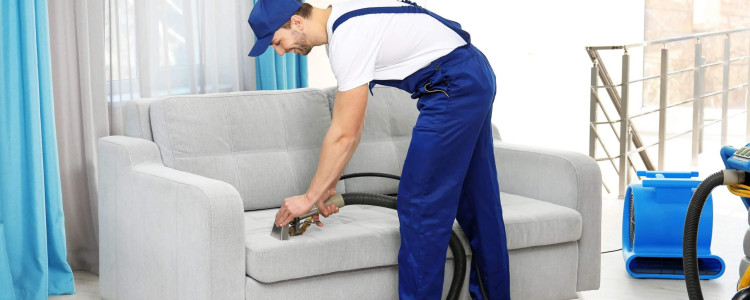 Особенности профессиональной чистки мебели на дому