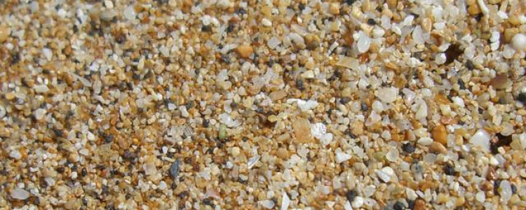 Песок средней крупности: свойства и применение